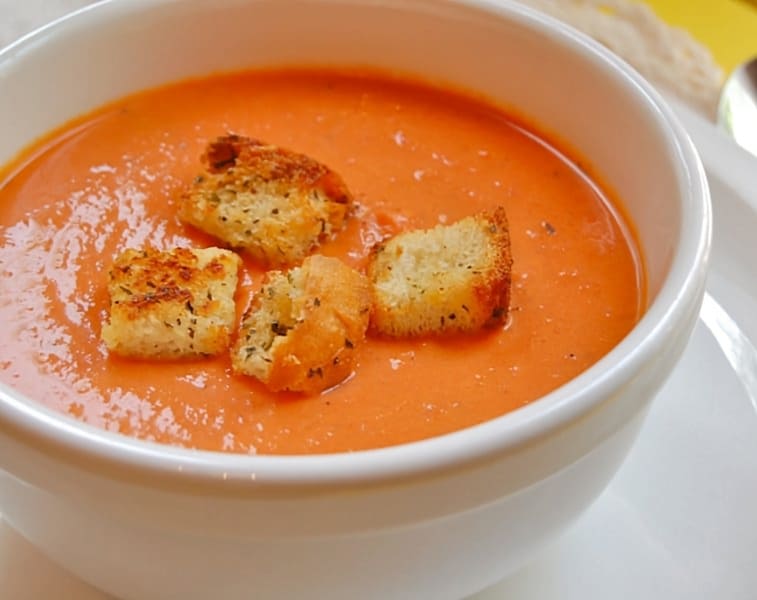 Нежный томатно-морковный суп-пюре со сливочными нотками